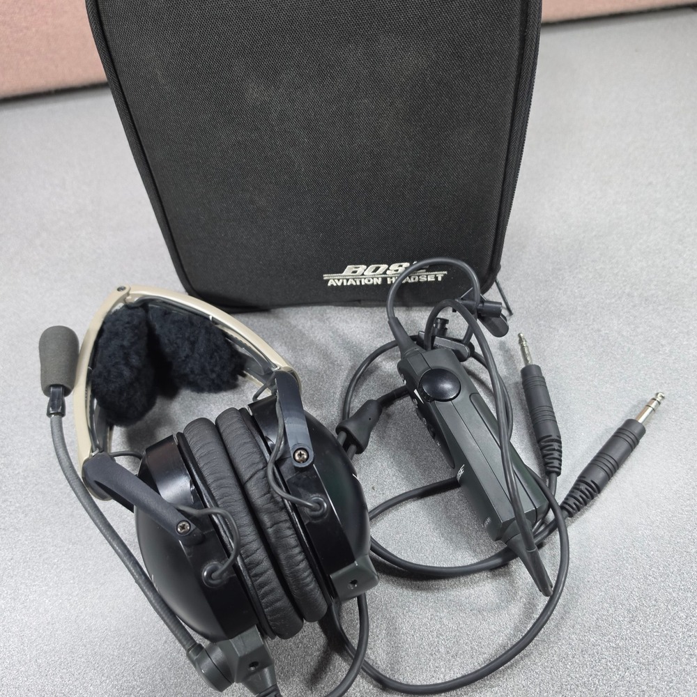 Bose X Aviation A10 Dual GA Plugs Headset AHX-32-01 with Case